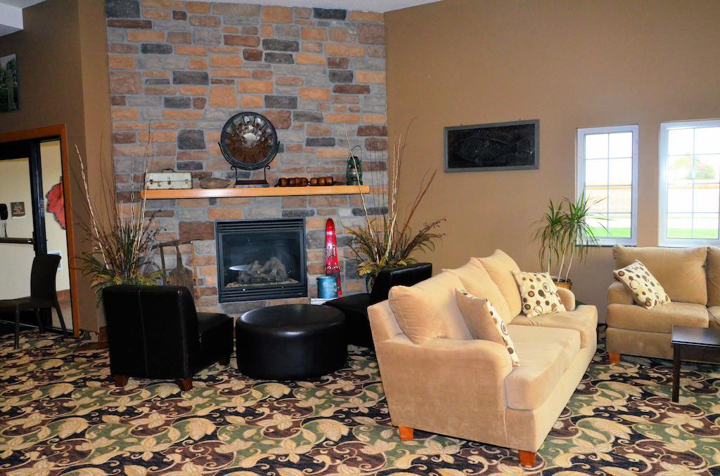Cobblestone Inn & Suites - Lake View Exterior foto